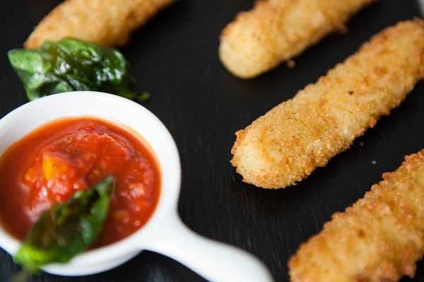 6 Mozzarella Sticks